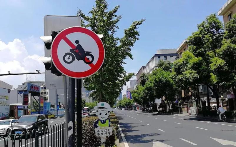 多地再发“禁摩令”，摩托车市区行驶何以举步维艰？近年来，摩托车的出行环境呈现