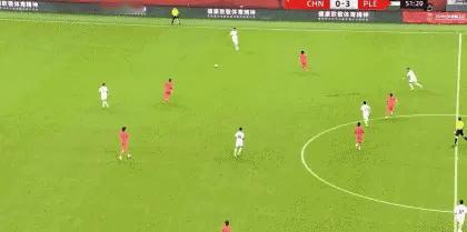 绝望的0比5惨败中，国足唯一还能看的，也就只有小将布尼亚明了。下半场替补登场