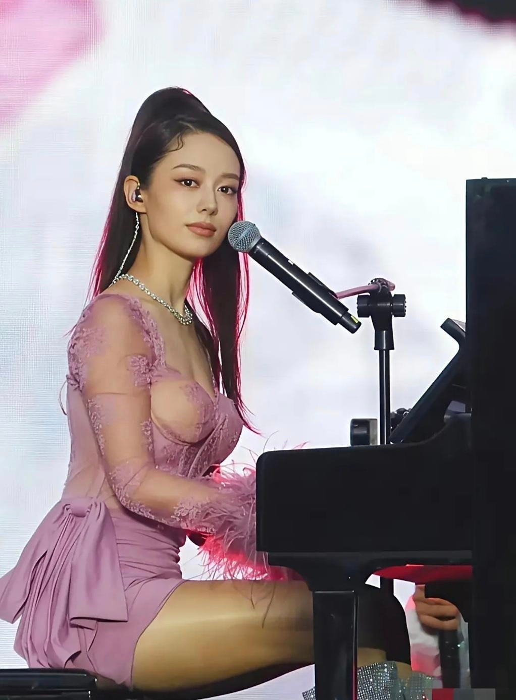 这是郎朗的老婆吉娜吗？