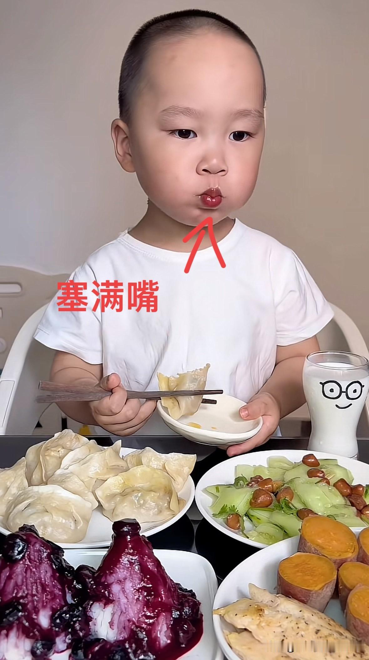 米乐妈妈有嘴也说不清了，现在网上都说她儿子7岁，就连性别都是假的，是女孩。