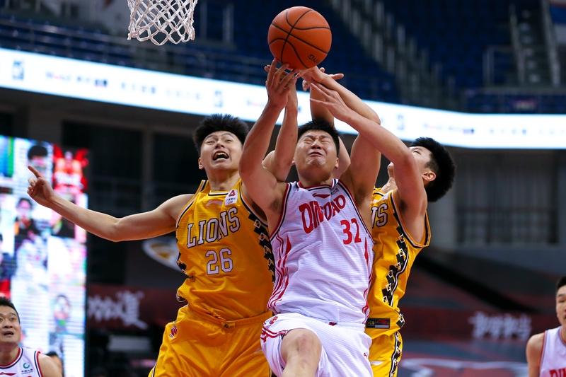 CBA这局势，真是让人看得心跳加速！1月18日，浙江广厦、上海、广东、青岛还稳稳