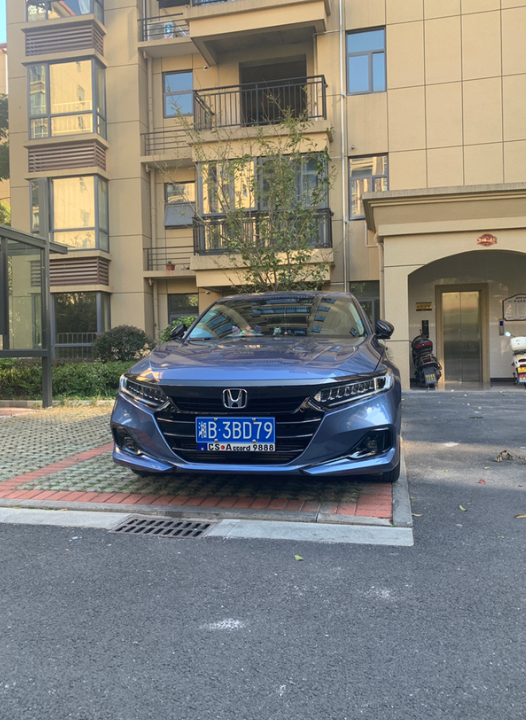 雅阁12000公里用车公告阿哥种田暂时没啥问题，车机也不断网了，开了11个月暂