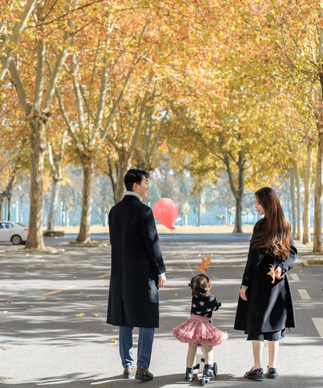 不知道你们发现没有一个很扎心的事儿现在的年轻人如果没有父母的帮扶既结不了