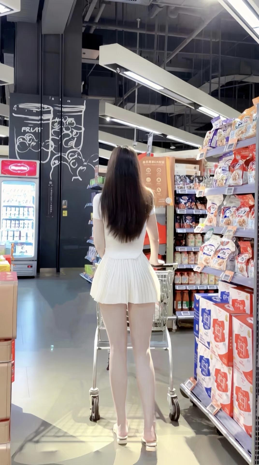 这难道是传说中的漫画腿的确好看