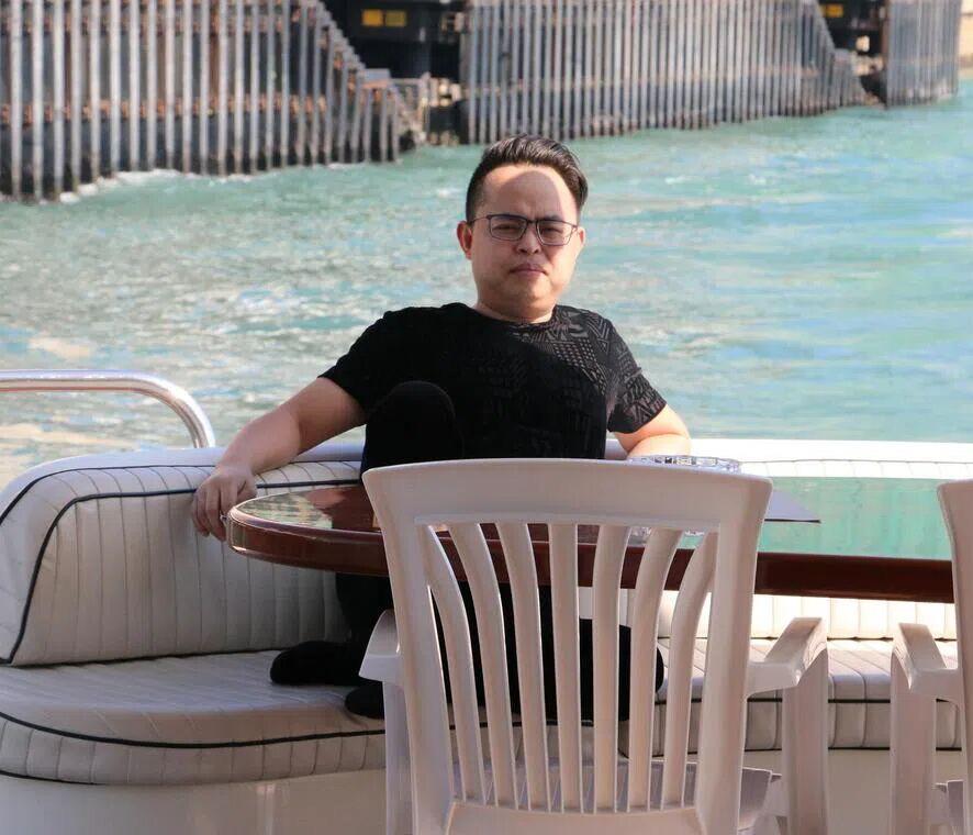 2025年11月5日，一名中国商人苏炳海以交出价值2700万英镑财产为代价，换取