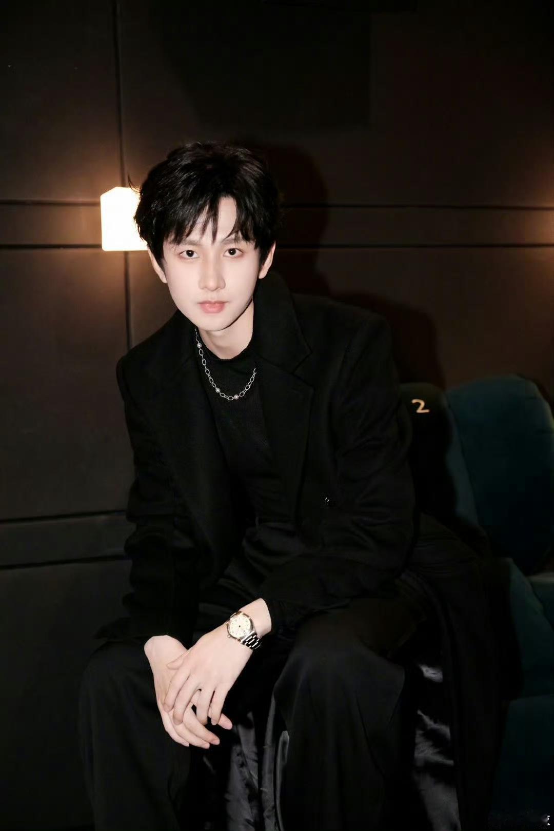 官宣！成毅今日正式“离瑞”！拒10年续约+股份诱惑，要自己握事业线轴家人们！