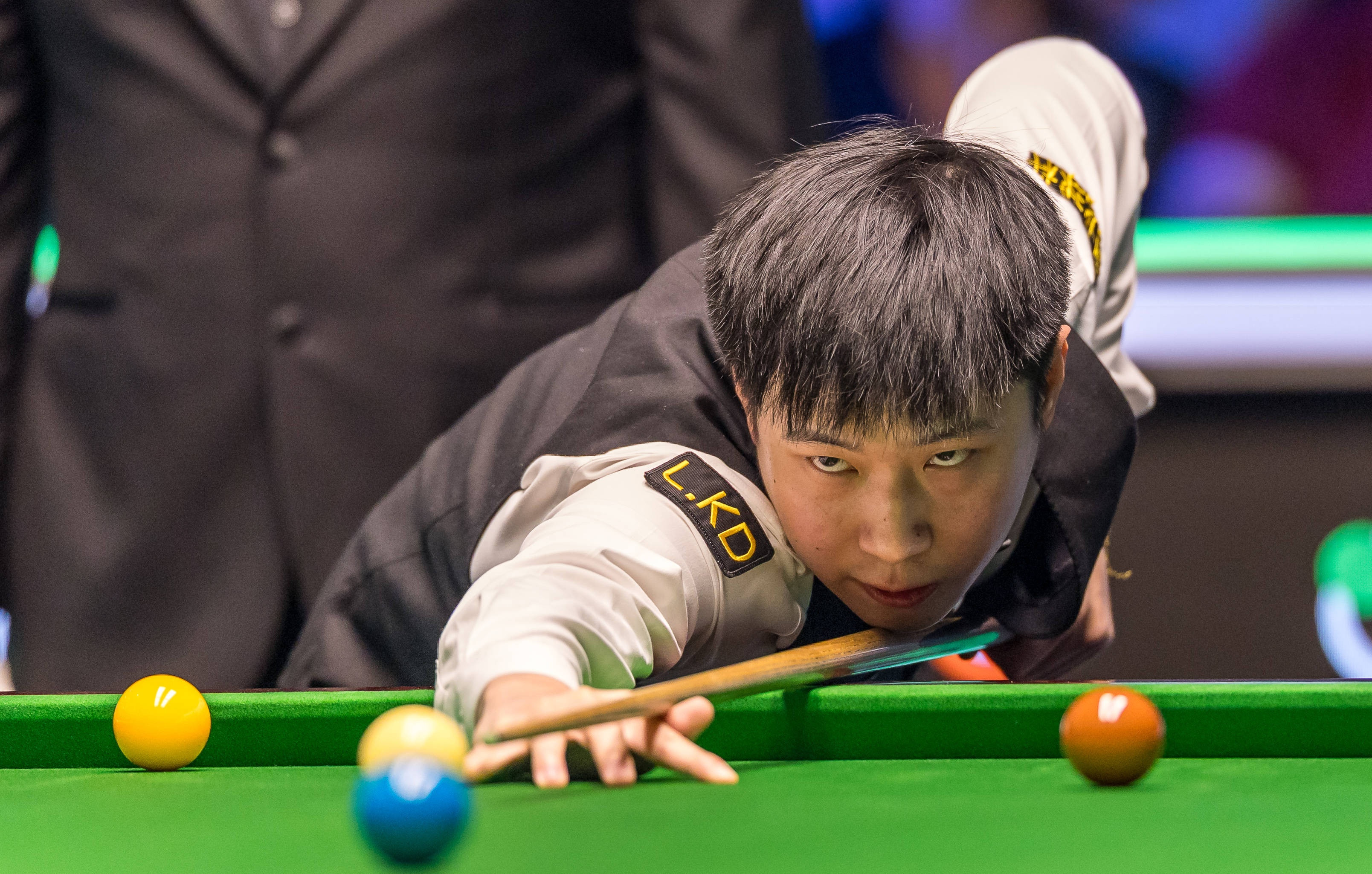 五杆破百四杆50+! 赵心童10-4韦克林, 晋级斯诺克巡回锦标赛四强