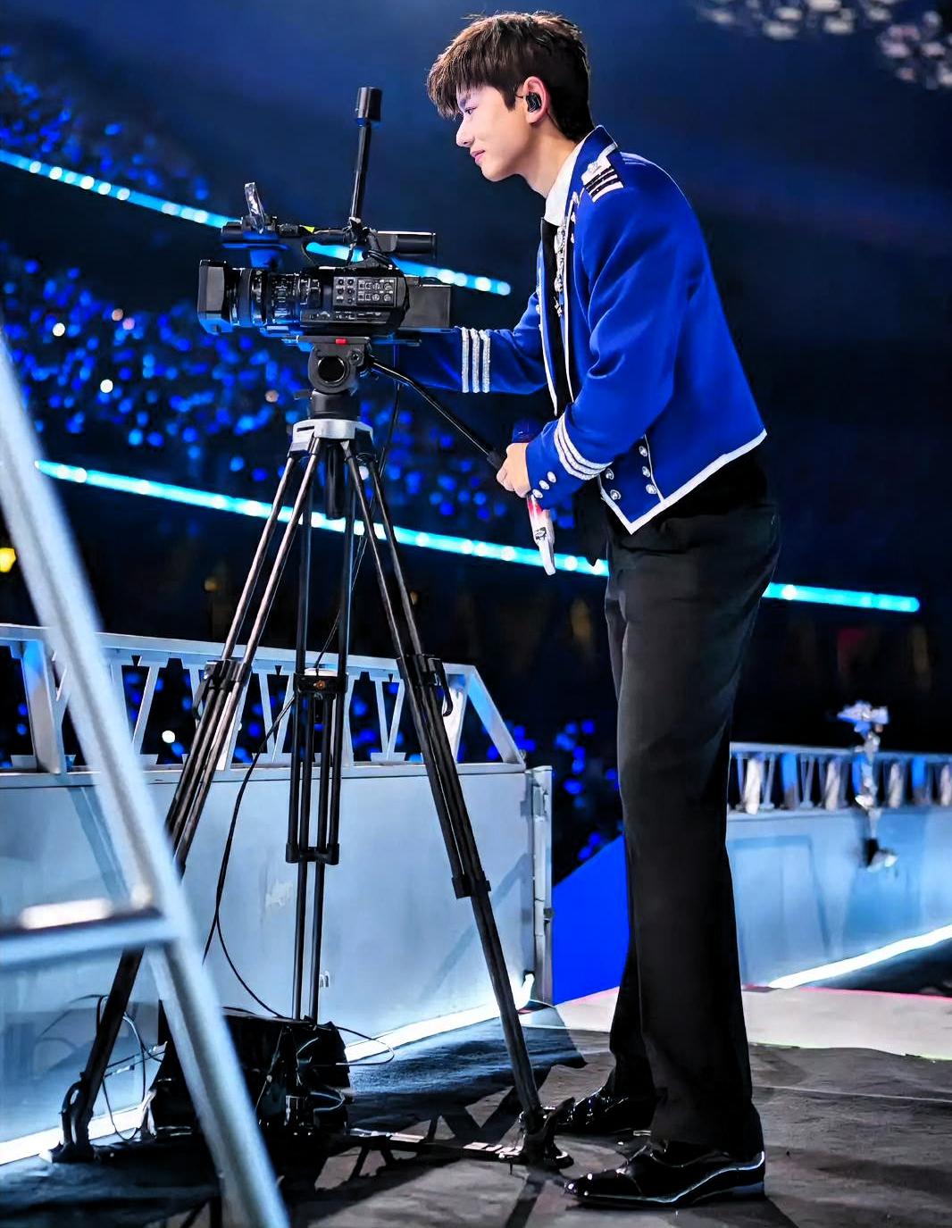 11天9场演唱会还打高尔夫？张杰的高能量，是拿命换的4月9日，张杰发文：11