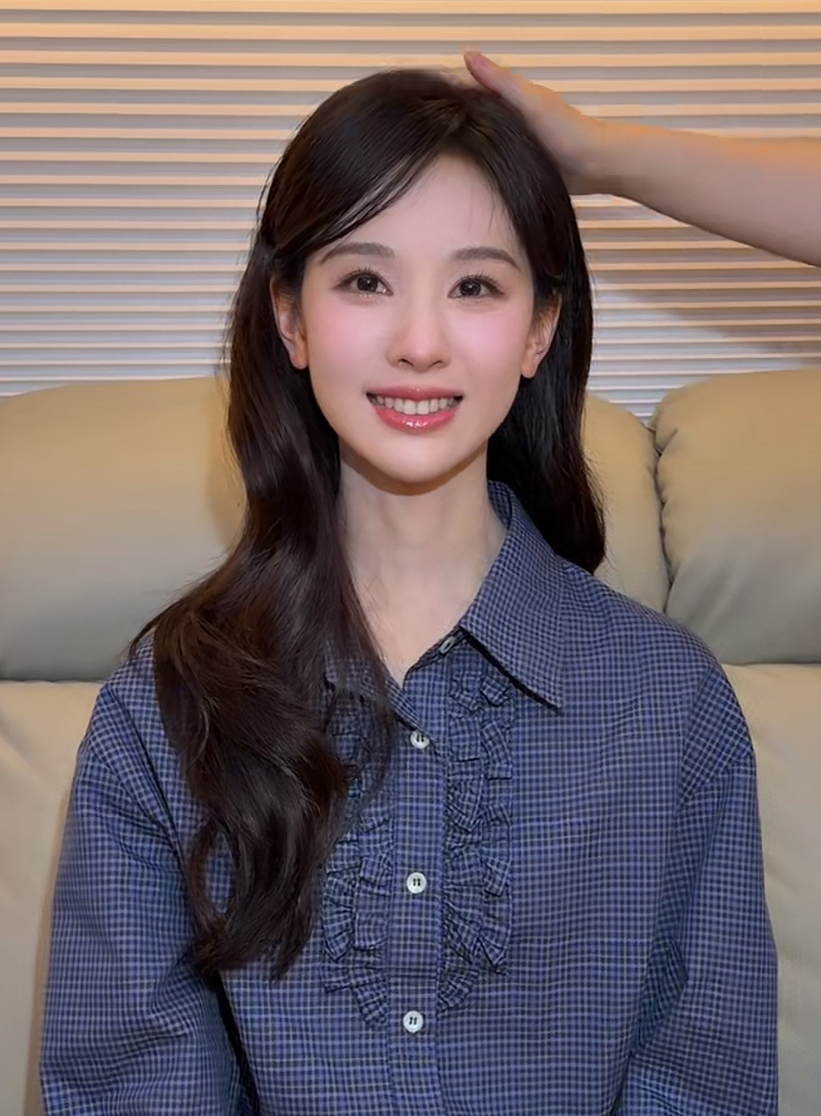 陈都灵雷霆兔转场摸摸兔头万事不愁陈都灵雷霆兔转场
