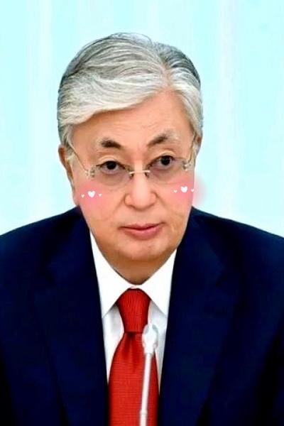 刚从莫斯科回来，屁股还没坐热呢，哈萨克斯坦总统的电话就直接打给了大洋彼岸。这