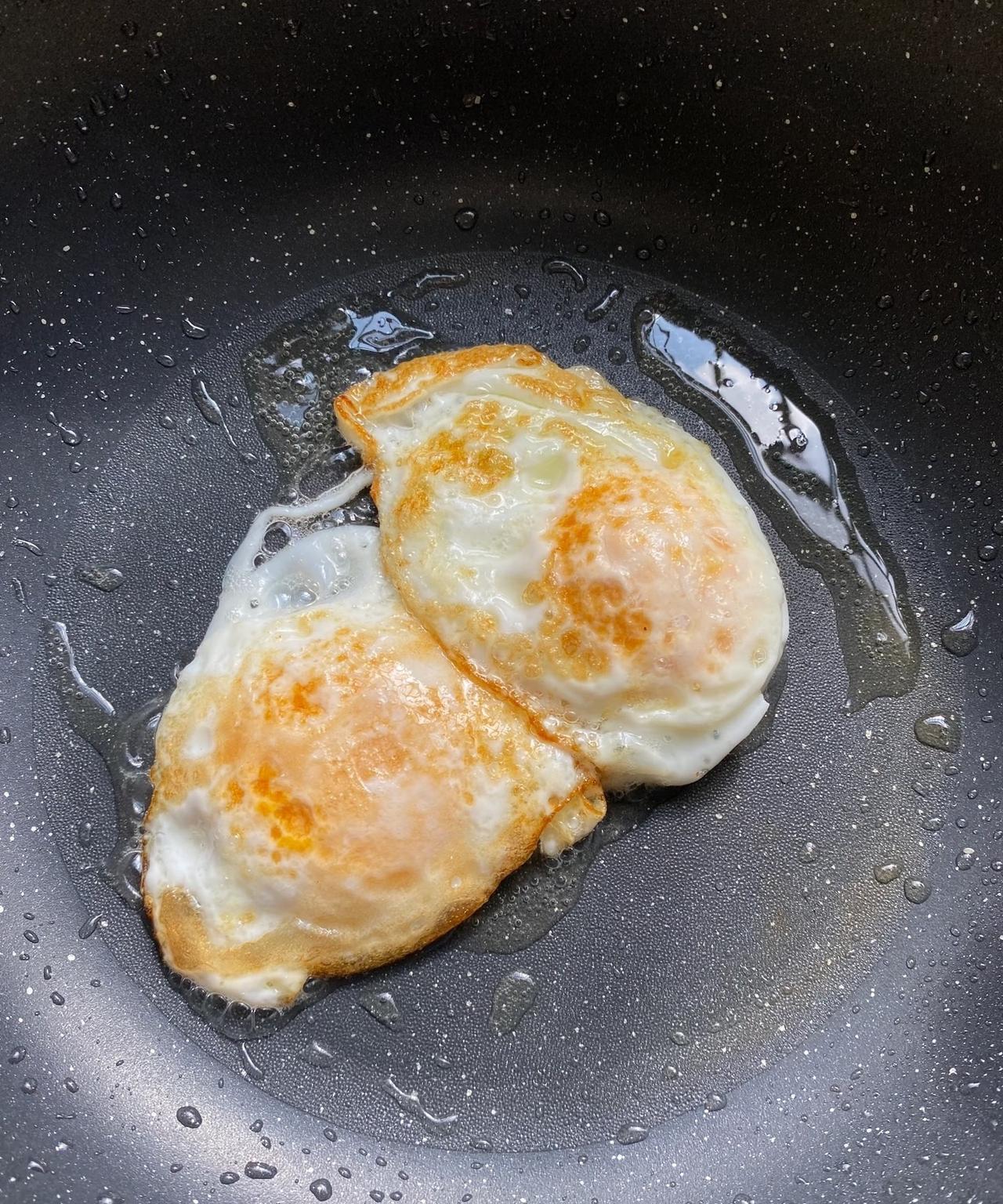 别再吃荷包蛋了！我老公每天上班前，我都会给他煎两个荷包蛋，搭配一些粉面啥的。