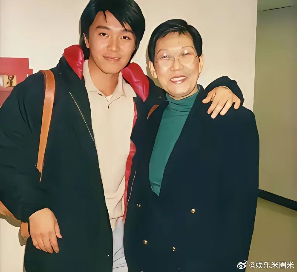 查了一下周星驰的母亲。不查不知道，一查吓一跳。周星驰这个名字竟然大有来头。他妈叫