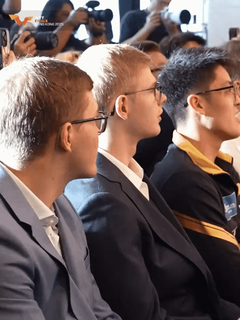 在现场观看2025WTT香港总决赛抽签仪式的菲利克斯勒布伦👀