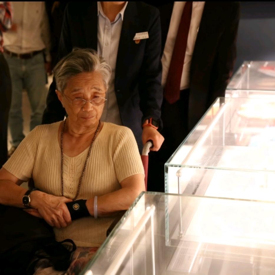 杜聿明的女儿杜致廉晚年，一张罕见的留影，照片拍摄于2018年，此时的她已经八十岁