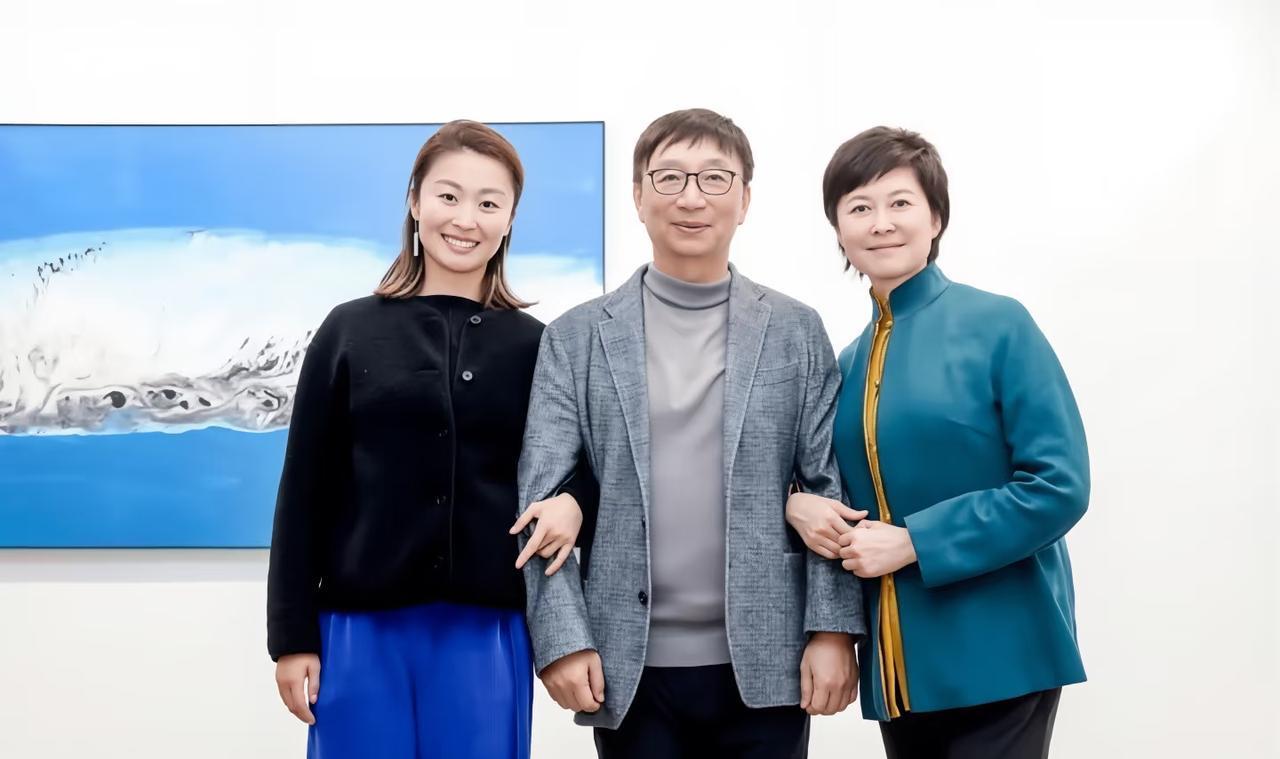 敬一丹是30岁结婚，31岁生的女儿王尔晴，她可能觉得自己晚婚晚育，所以在女儿还没
