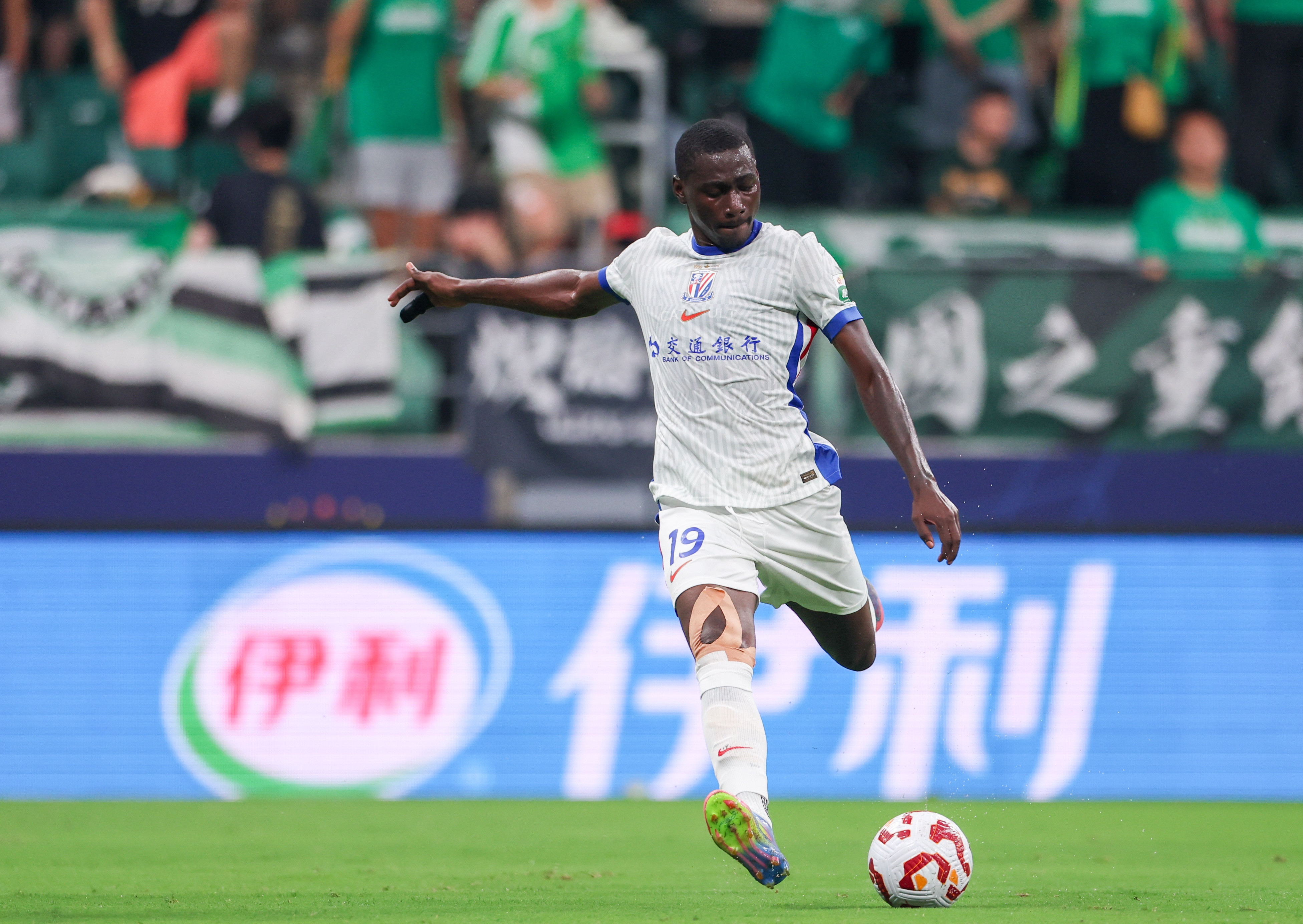 记者: 盖伊加盟后申花现有外援已达7人, 阿苏埃没有出现在迪拜