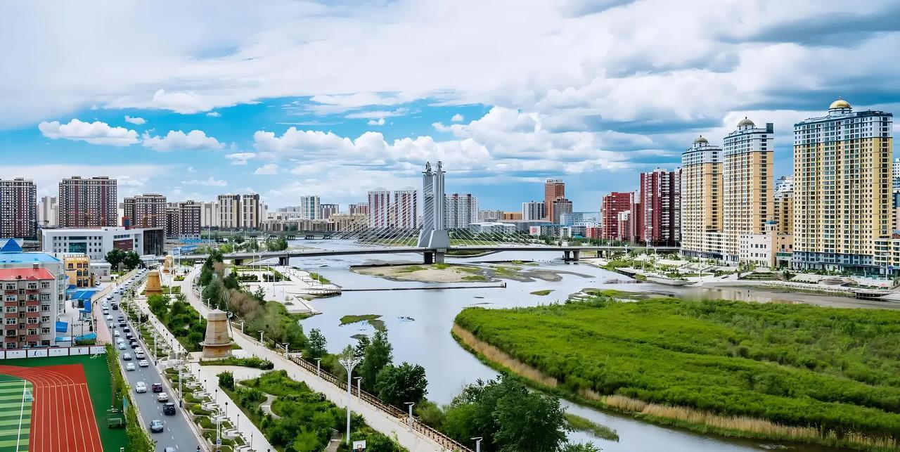 中国面积最大的十座城市在中国广袤的疆域上，城市的面积往往与独特的地理风貌、人