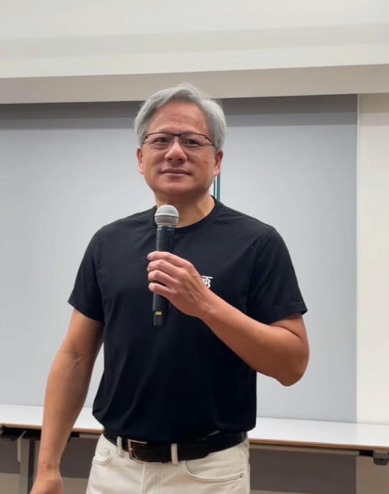 难怪老话都说，华人跟白人通婚，传到第三代基本就看不出半点华人样貌了。英伟达创