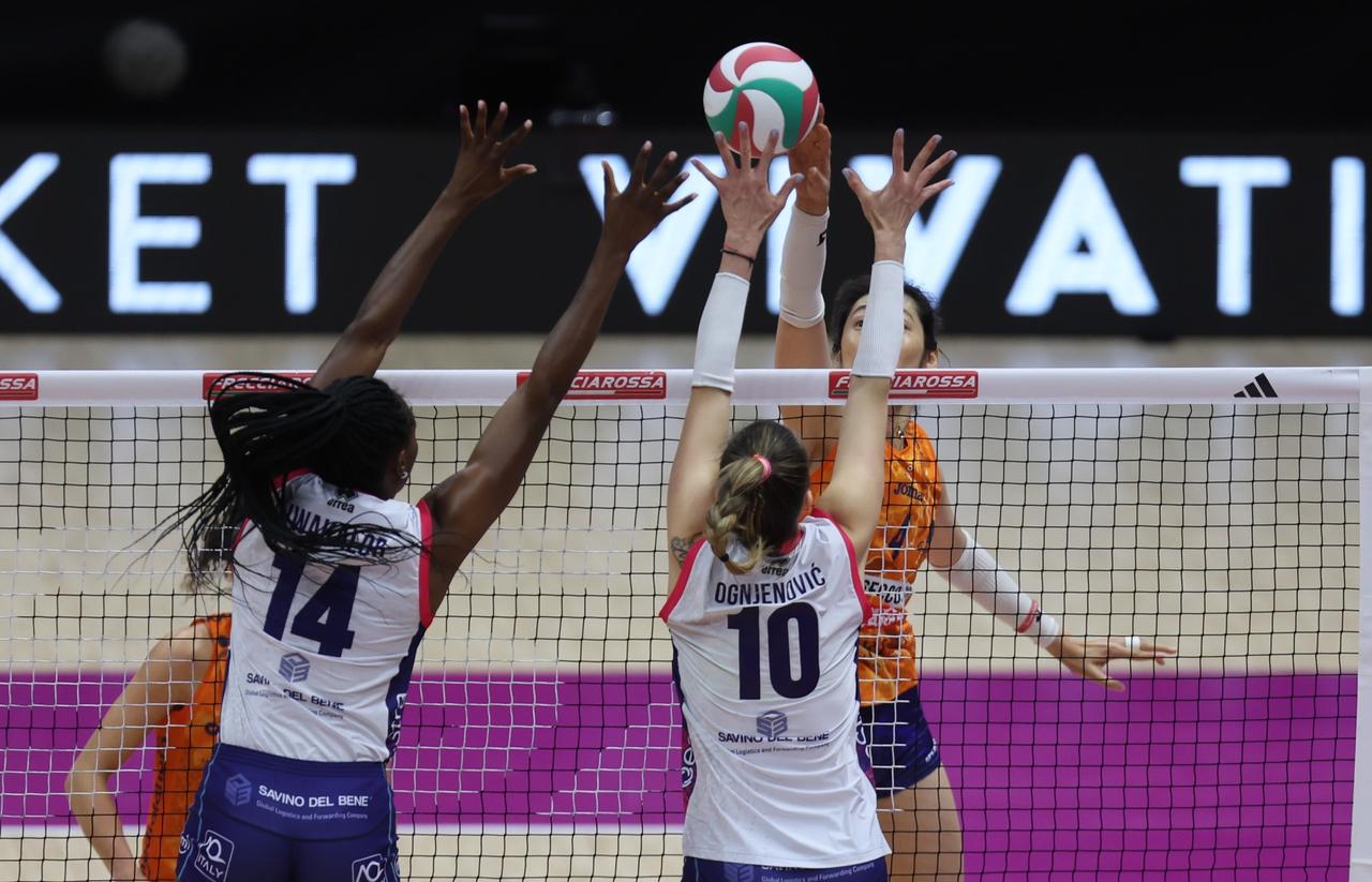 恭喜朱婷获得意大利杯冠军，国际排联盛赞“关键分找朱婷”2025-2026赛季女