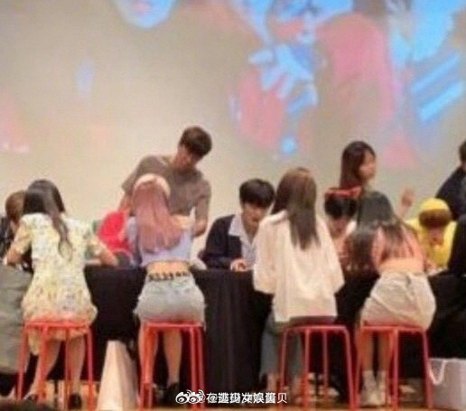 这大概就是女爱豆讨厌签售的原因吧