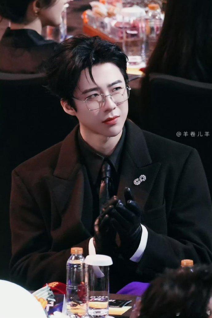 刘宇宁获奖发言刘宇宁获奖发言，说到这个奖项，是感谢每一个同行者，也感谢每一个粉