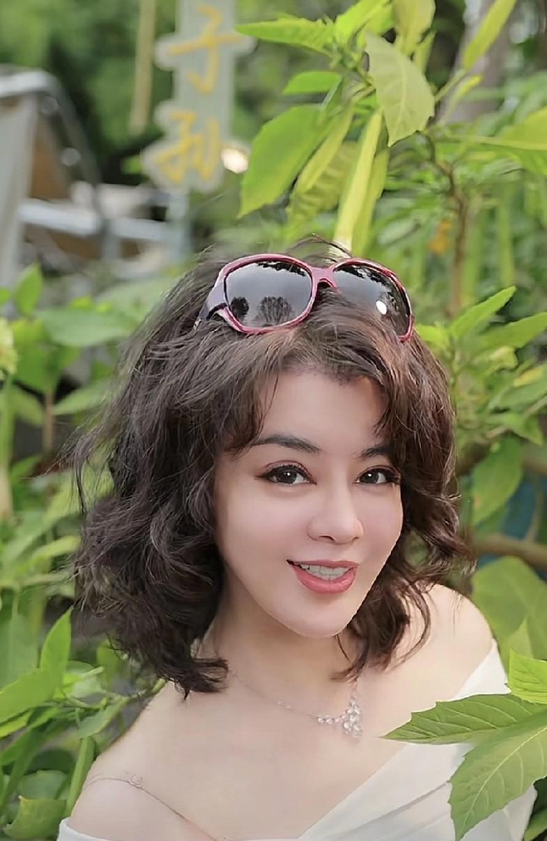 于文红说，她的人生低谷是遇到生意上的困难，影响了她的财路，失恋和离婚从来不是她的
