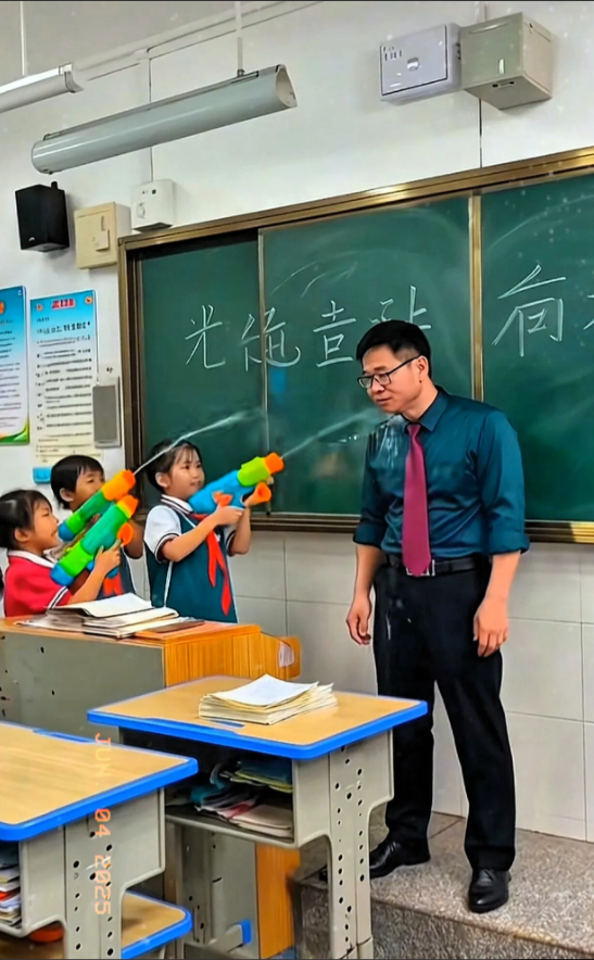 这个熊孩子彻底栽了！瑞安事件才过去几天，报应来得比龙卷风还快。家长疯了似的给