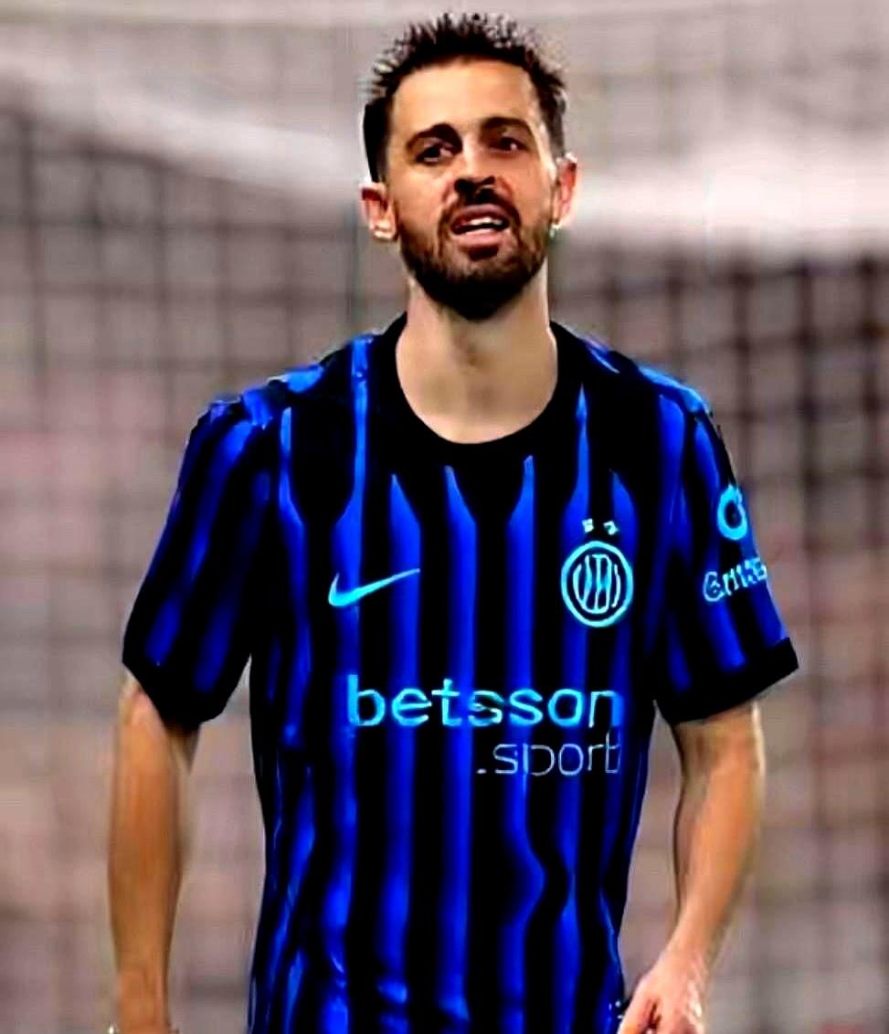 国米又在打免签的算盘，这次盯上了曼城的B席。B席确实是块好料：拿过英超欧冠，能给