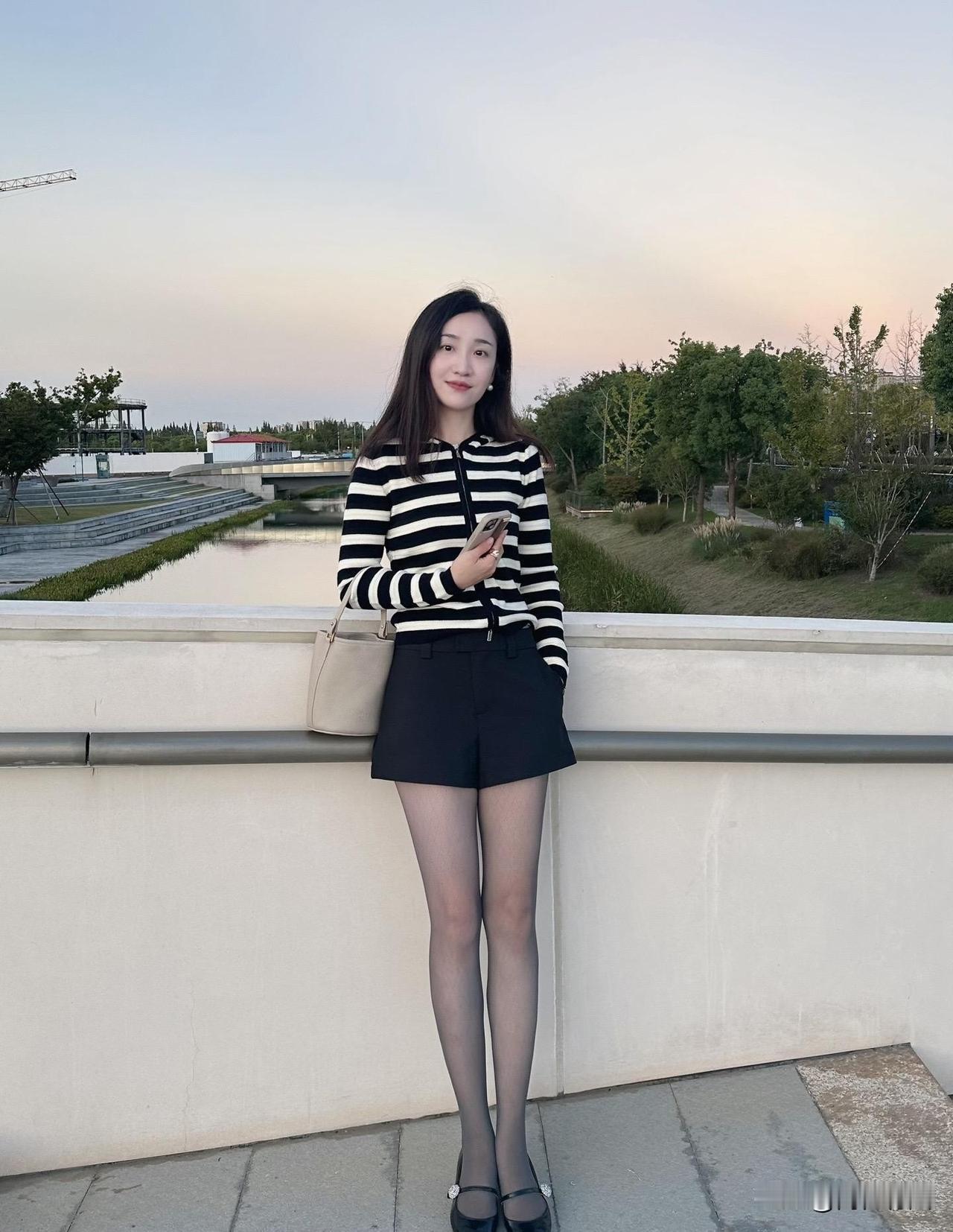 空旷的公园留个景。