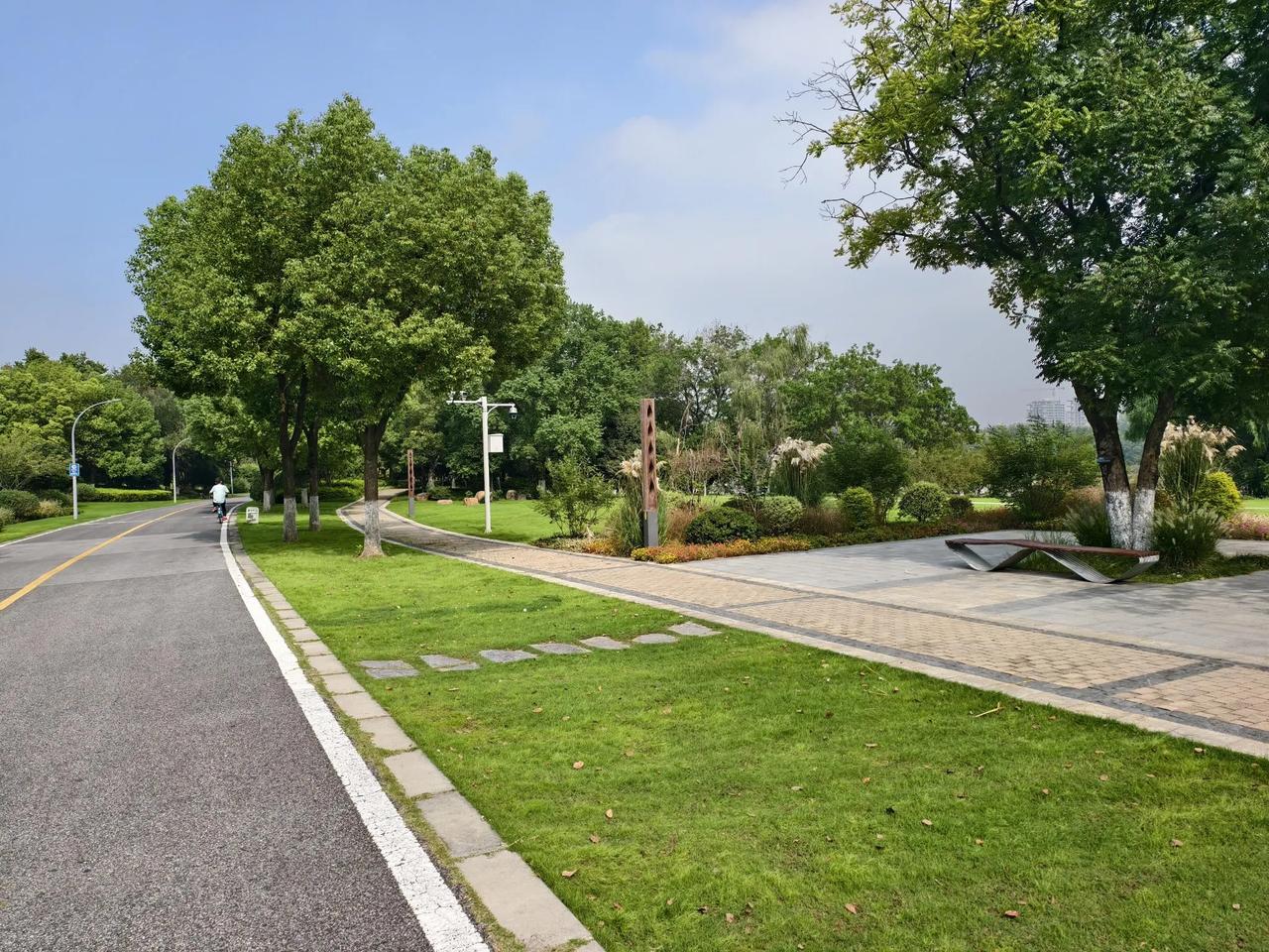 有钱有闲生一个孩子都觉得要累死了大房子住着，保姆用着，家务不用干，存款也够了，