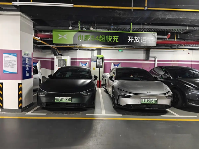 开了三万三千公里小鹏P7+吐槽一下缺点1.无线充不好用，我使用的手机是一加12