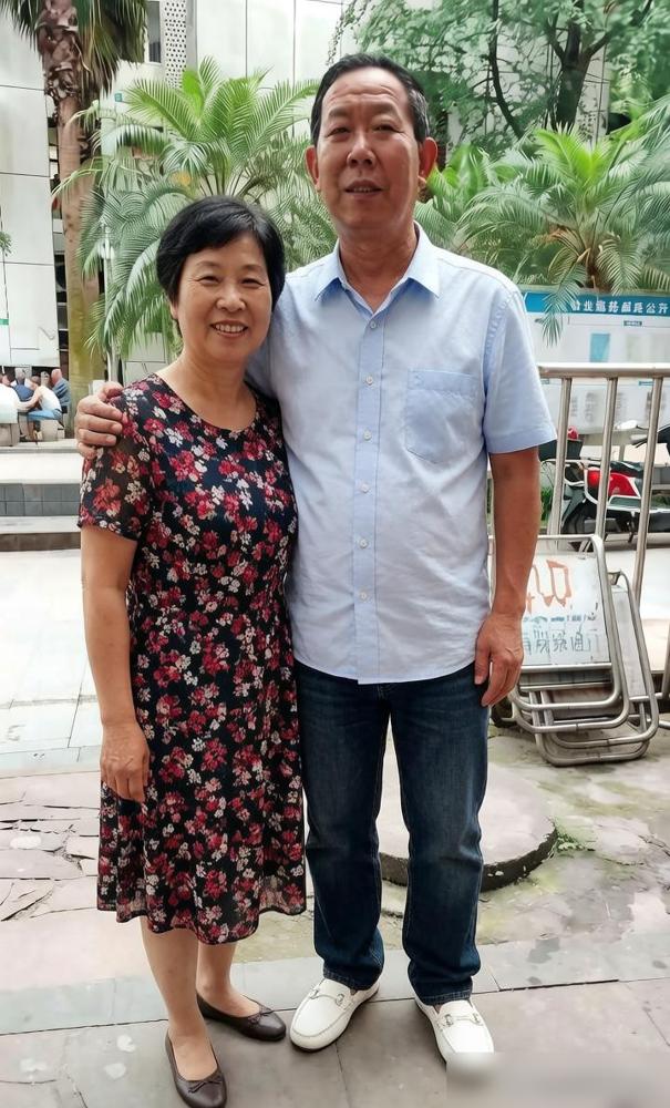 40岁就单起的哥哥现在65岁了，退休金每个月6千多拿7年了，女儿一直鼓励他再找个