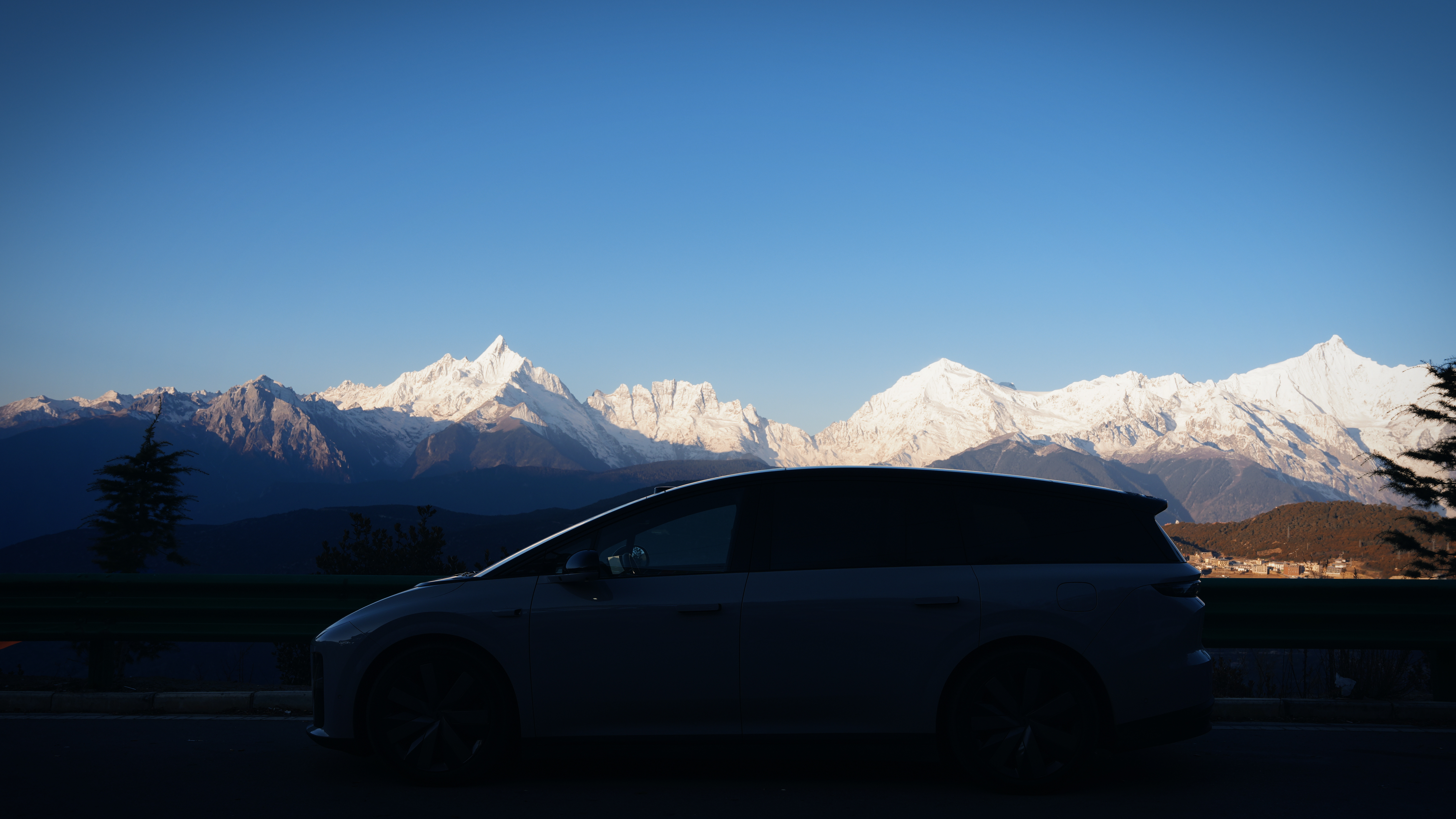 我发现，每次去拍完游记，尤其是比如去大西北、川西、西藏、云南这些地方，圈里都有人