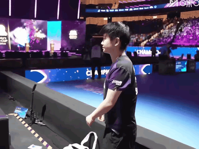 莎莎用手指比画了个“三”的时候，我们真为她自豪，更为她一路走来的不易而心疼，而感