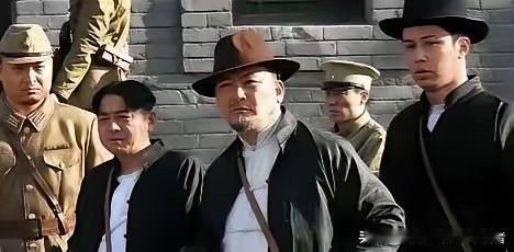 1943年，大汉奸刘儒明活埋新四军侦察员，师长罗炳辉亲自下令除掉他，张士根认为杀