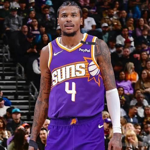 太阳就是后卫杀手！杰伦-格林又伤了！这才刚复出打第二场就伤了，而且是无对抗下