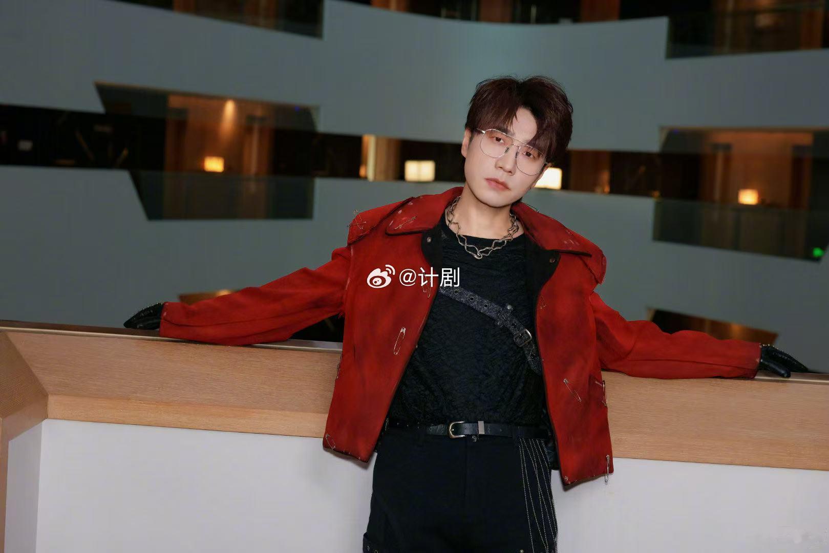 声生不息集邮0713声生不息他们的音乐之路各有特色，但聚在一起时又是那么和谐。