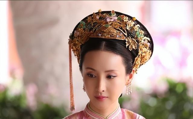 1708年，康熙大阿哥胤禔惹怒康熙，康熙下令将胤禔关押起来。胤禔生母惠妃知道后，