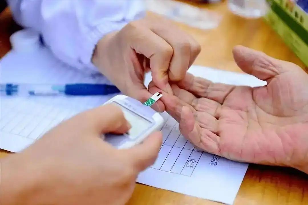 致命诱惑！糖尿病人一根烟的代价：3大痛苦让你追悔莫及“抽一根没事？