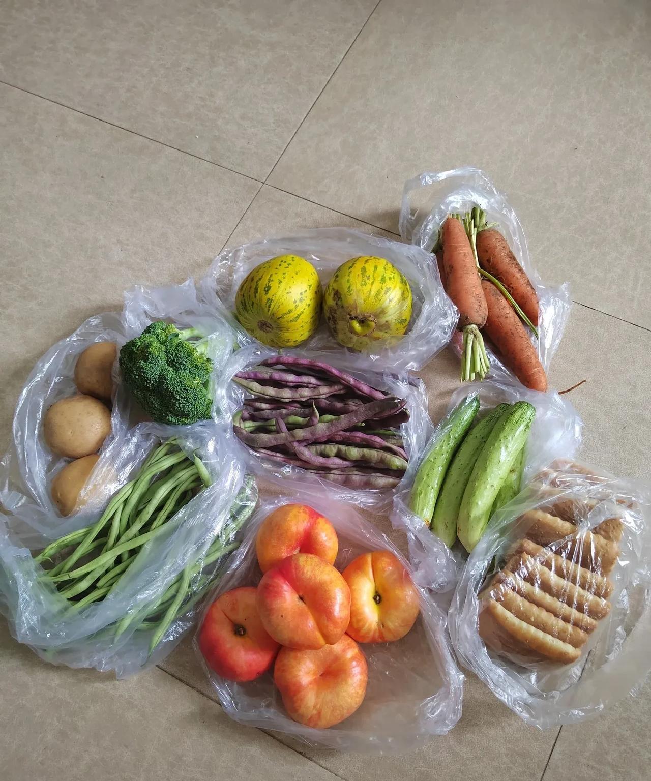 民以食为天，粗茶淡饭胜海鲜！早起上了趟菜市场，不花不花，一撒手，48块大洋，没