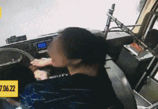 爆笑GIF: 老婆喝醉回家后, 就变了个人, 到底经历了什么?