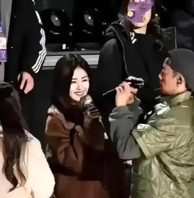 12小时抢光5万大衣5万一件的大衣，120件12小时卖空。天猫说七成买家不