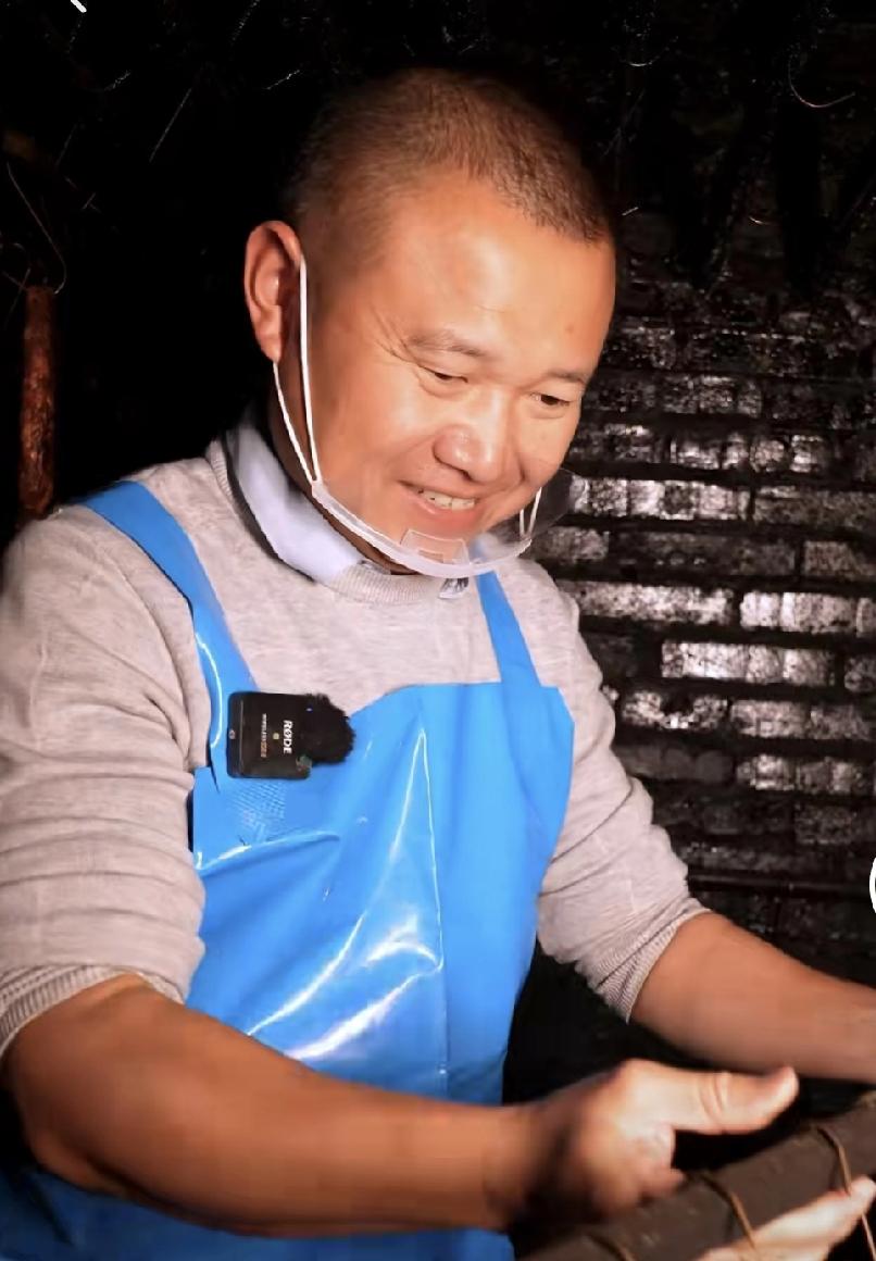 英子真的不要太要强，不要太强势。普通话都没有说得标准又喜欢误解网友的好意。网友