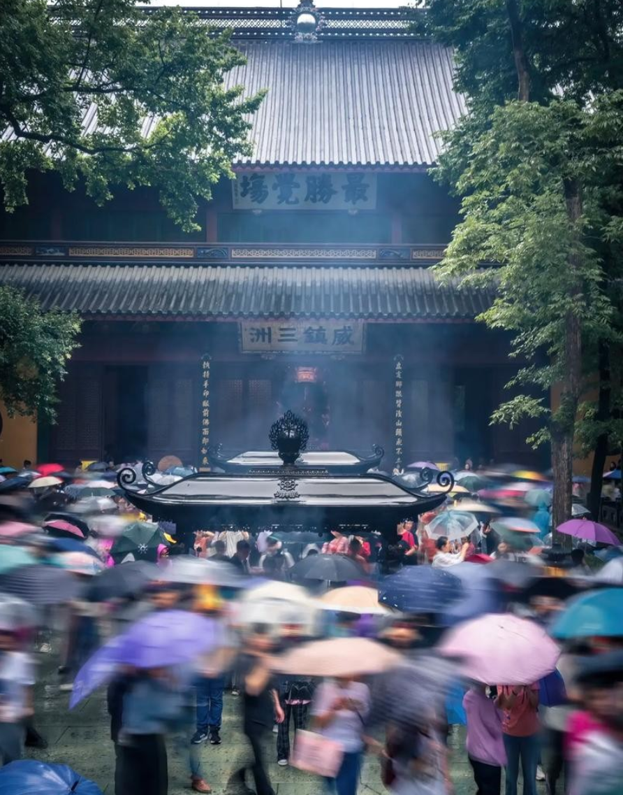 灵隐寺12月免票！寺庙该不该收门票？杭州灵隐寺官宣了：12月1日起正式免票！