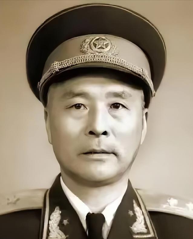 1950年，由马家军改编来的解放军骑兵部队突然叛乱，全员系上白布条冲锋，王震派