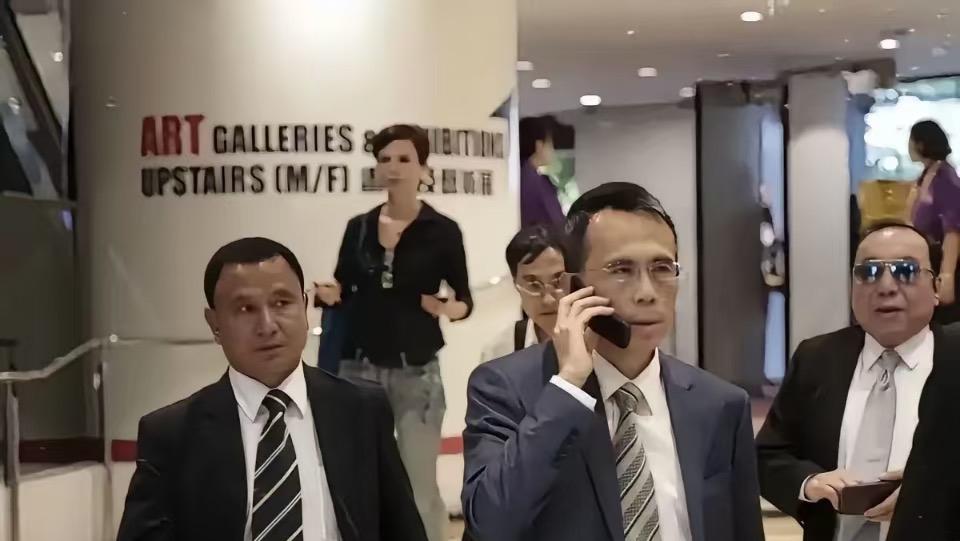 李嘉诚家族落幕了，李泽钜落选特首顾问团据大公报最新消息，新一届港府特首顾问团成