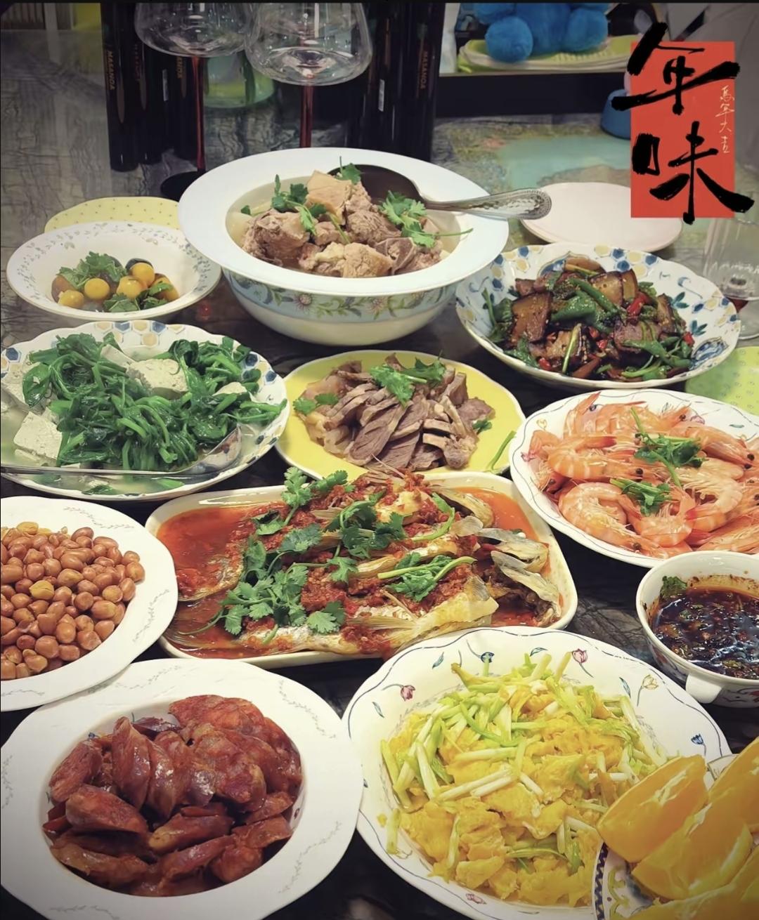 昨天又去了表叔家。刚到村口，电话就响了，接着是表婶、表哥、小侄子，一人一个。