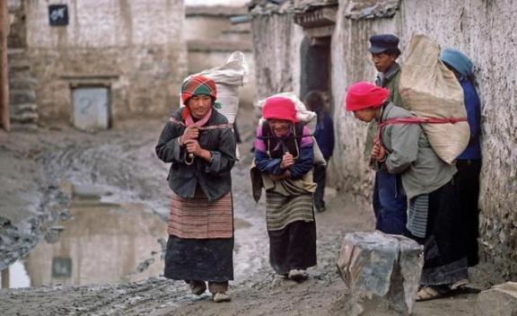 藏南是目前最大的问题其实是当地民众认同问题！印度从六十年代开始，印度就搞移民，想