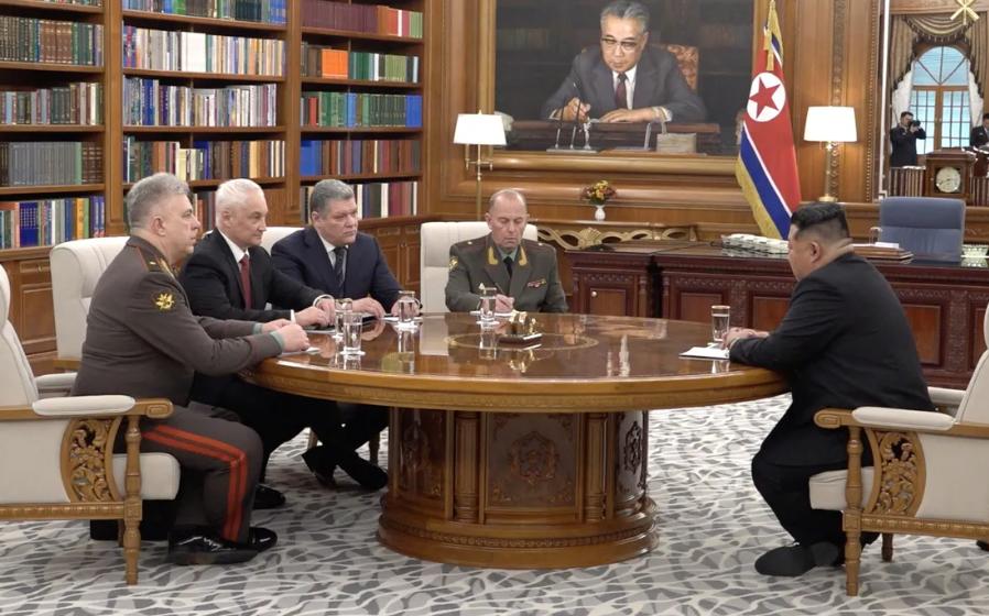 就在刚刚，金正恩做出两个重大决定。根据朝中社今天（4月27日）的报道，金正恩