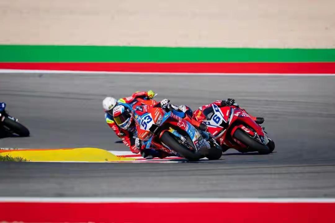 我说句大家不喜欢听的话，张雪机车今天晚上正式比赛能否夺冠，张雪机车的性能并不是最